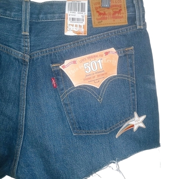 NWT Levi's Patchwork Cut- Off Shorts - Picture 4 of 6